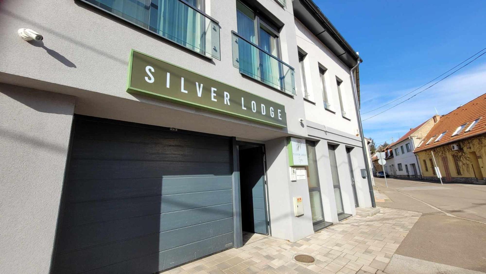 Silver Lodge Apartments Eger Buitenkant foto